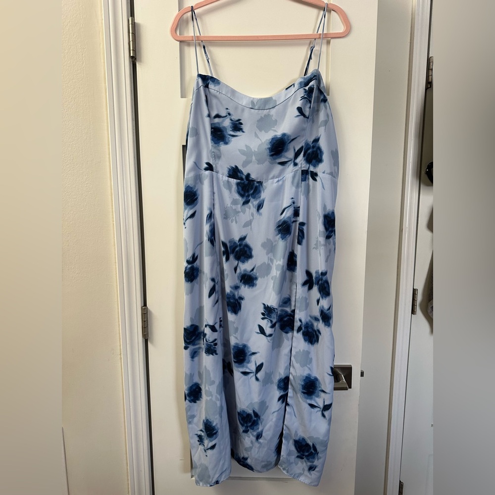 Abercrombie & Fitch Camille Midi Dress in Periwinkle Floral - Picture 3 of 5